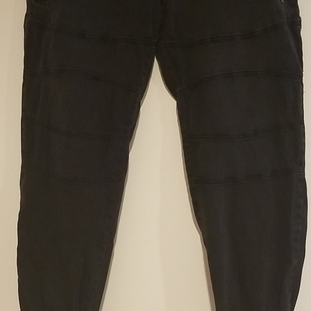 Akademiks Joggers - Picture 2 of 8